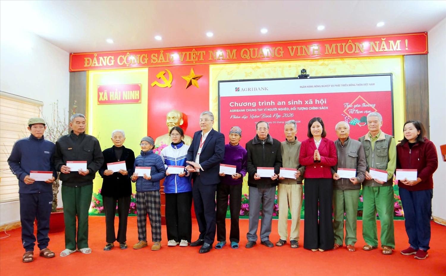 Các địa phương trên địa bàn tỉnh Quảng Ninh tổ chức tặng quà đón Tết cổ truyền