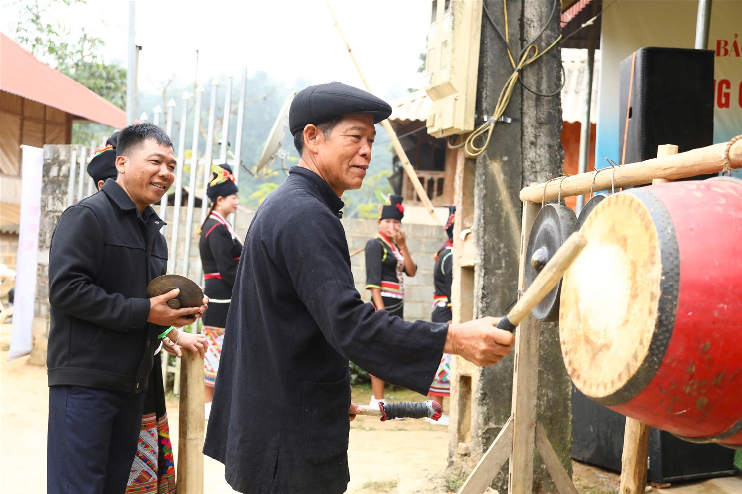 Lễ Mừng cơm mới giữ vai trò quan trọng, không thể thiếu gắn liền với lao động và sản xuất nông nghiệp của người Khơ Mú