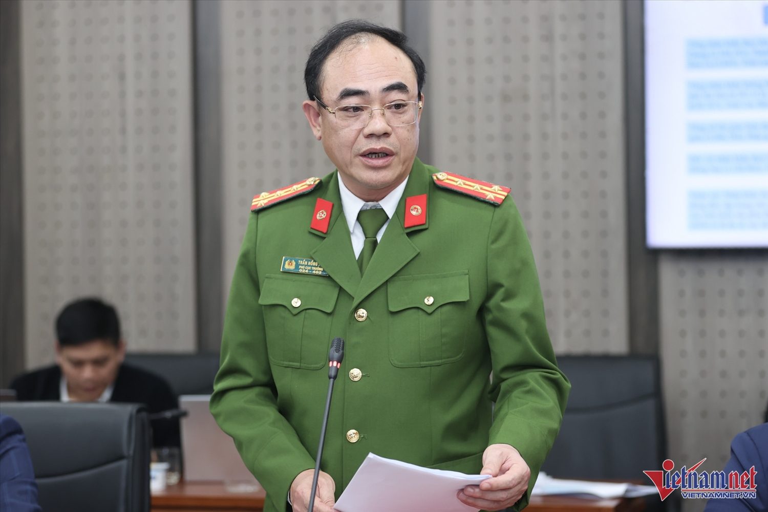 Đại tá Trần Hồng Phú - Phó Cục trưởng Cục Cảnh sát Quản lý hành chính về Trật tự xã hội, Bộ Công an phát biểu tại Hội nghị. Ảnh: Lê Anh Dũng