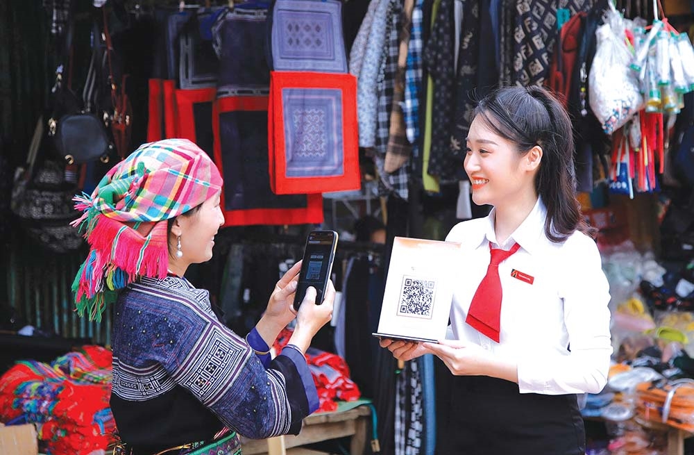 Qua Chương trình ""Bình dân học vụ số", Agribank phủ sóng tài chính số khắp làng quê 