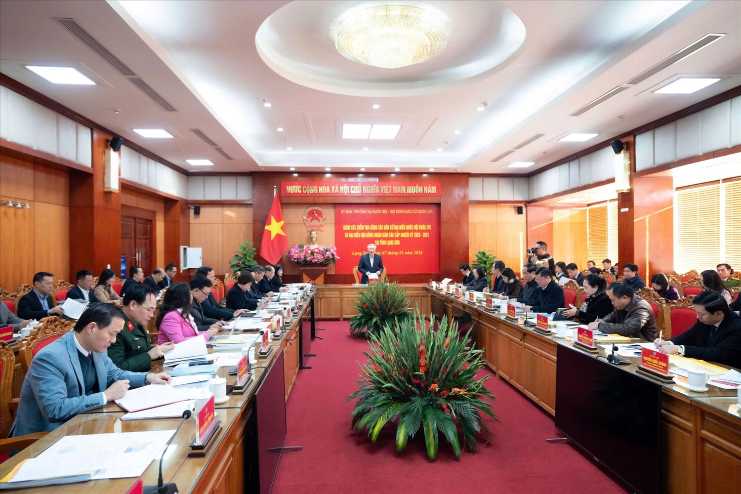 Quang cảnh buổi làm việc