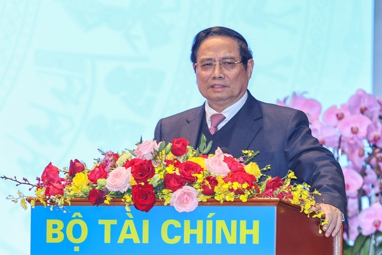 Thủ tướng chỉ rõ nhóm nhiệm vụ, giải pháp trọng tâm, cụ thể cần tập trung thực hiện - Ảnh: VGP/Nhật Bắc