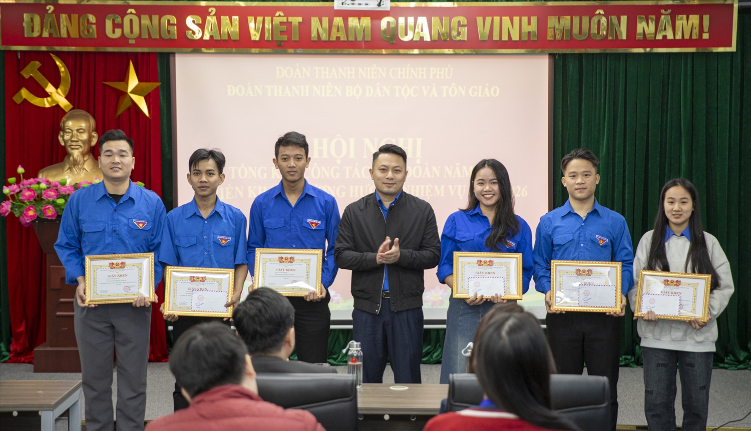 (Chùm ảnh PV)Tuổi trẻ Bộ Dân tộc và Tôn giáo: "Mỗi đoàn viên là một chiến sĩ trên không gian mạng" 11