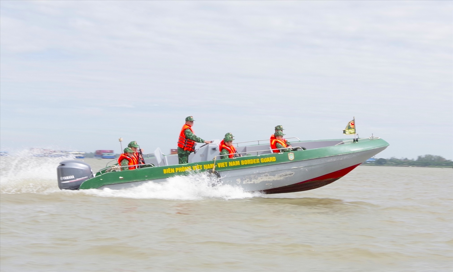 Đồn Biên phòng cửa khẩu quốc tế Vĩnh Xương duy trì tuần tra, kiểm soát trên sông.
