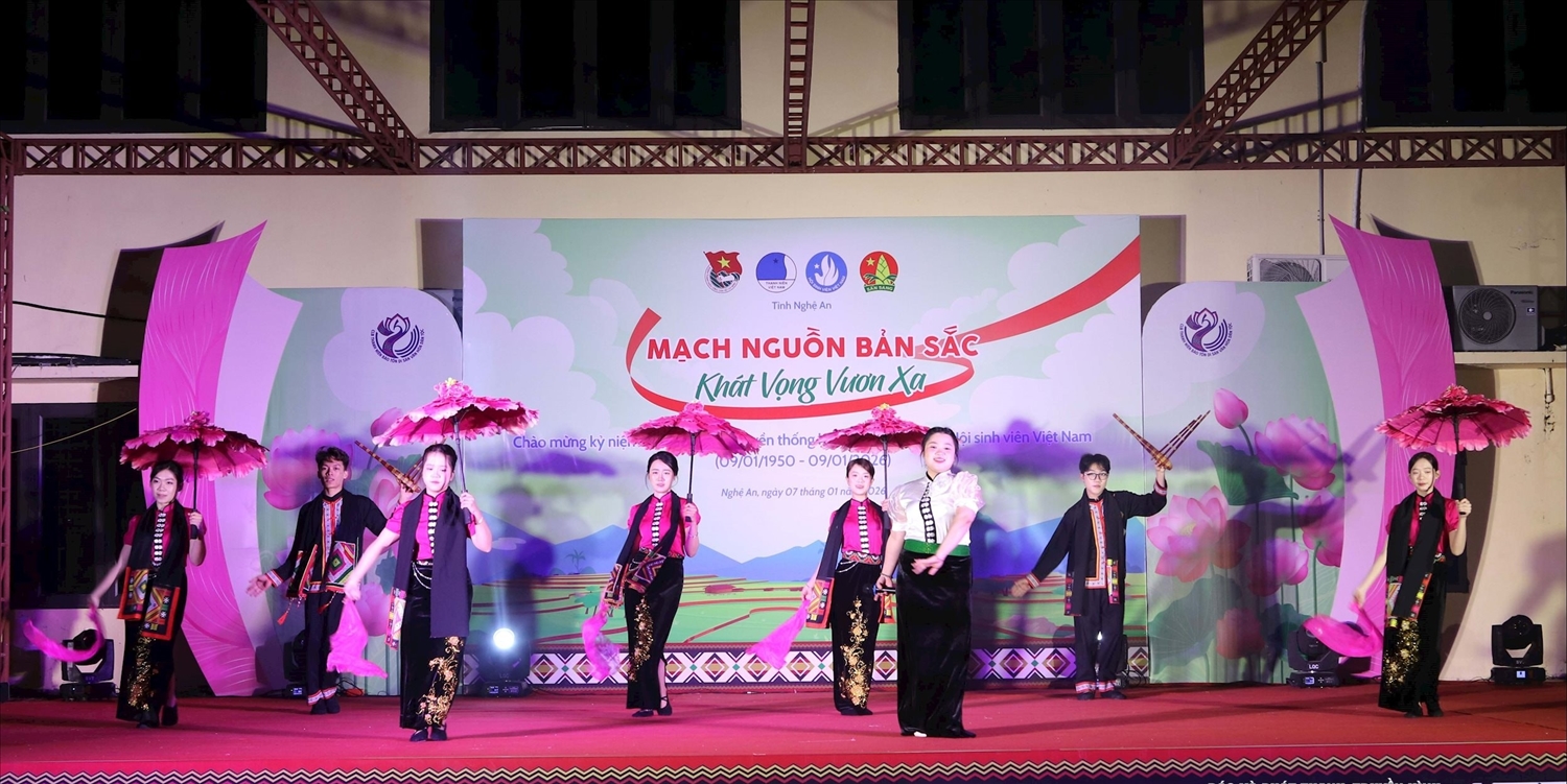 Nhiều tiết mục văn nghệ đặc sắc được các bạn học sinh biểu diễn tại chương trình. Ảnh: Thanh Quỳnh