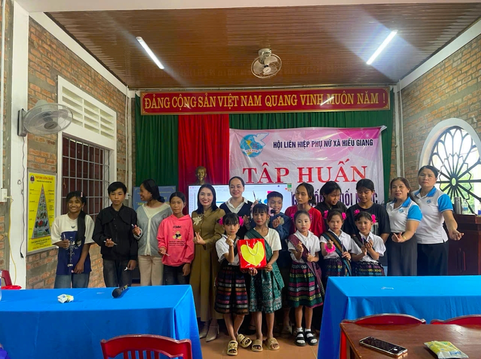 Hội Liên hiệp Phụ nữ xã Hiếu Giang tập huấn nâng cao năng lực xây dựng kế hoạch triển khai hoạt động CLB Thủ lĩnh của sự thay đổi. (Ảnh: P.Thiện) 