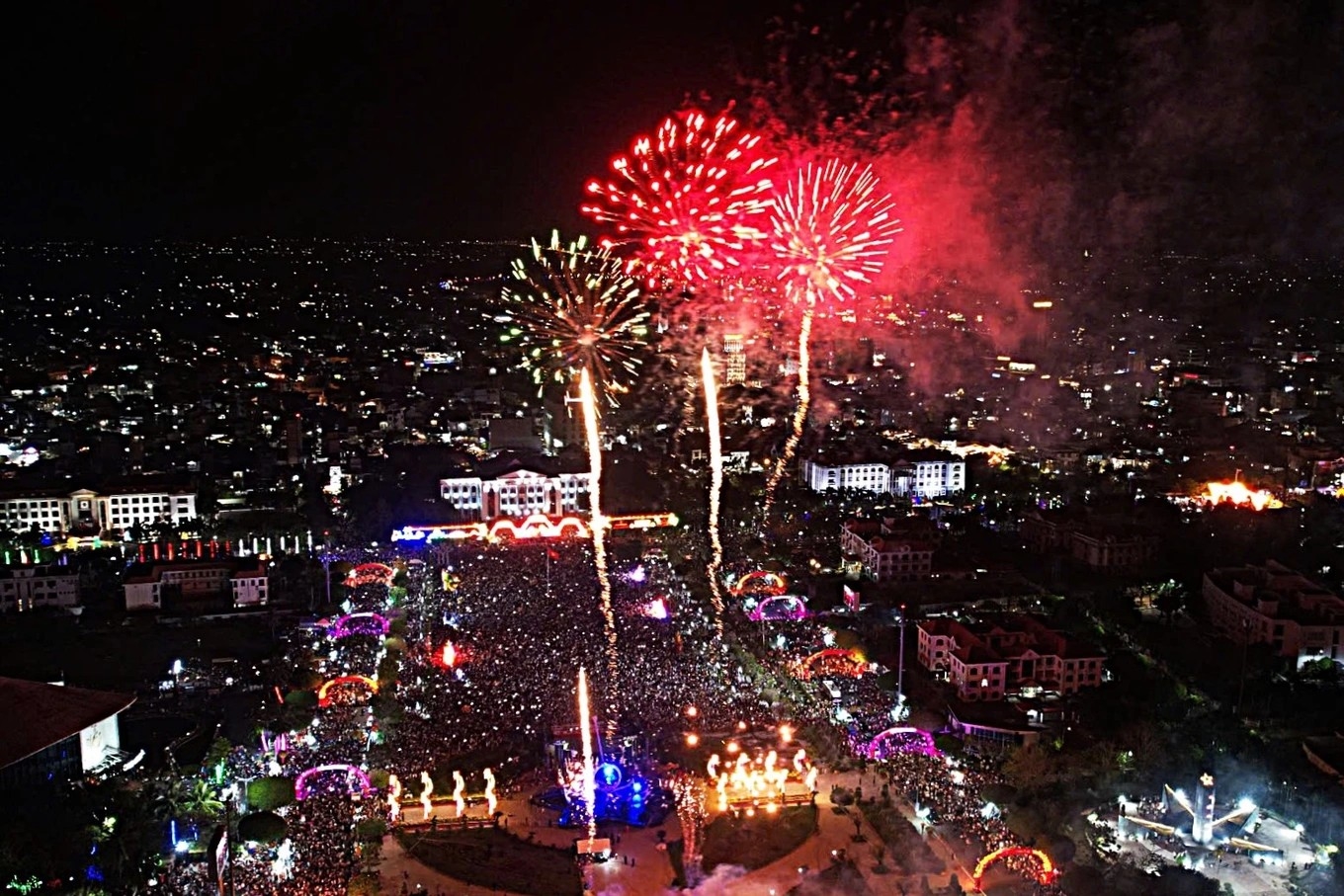 Cà Mau bắn pháo hoa tại hai địa điểm để mừng Xuân Bính Ngọ