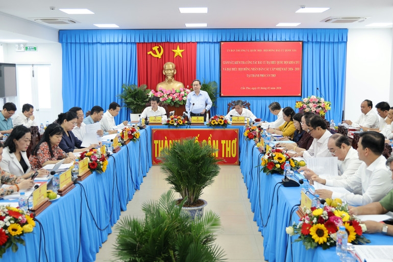 Chủ tịch Quốc hội, Chủ tịch Hội đồng Bầu cử quốc gia Trần Thanh Mẫn làm việc với lãnh đạo TP. Cần Thơ về công tác bầu cử. (Ảnh: Phạm Trung) 