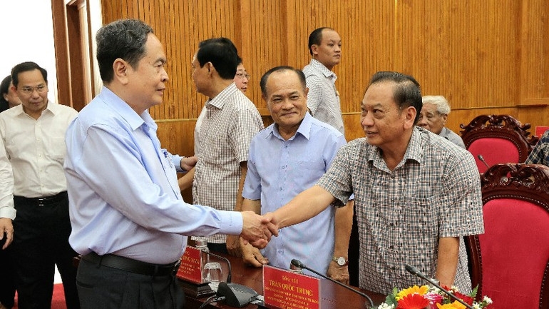 Chủ tịch Quốc hội Trần Thanh Mẫn gặp mặt các đồng chí lãnh đạo, nguyên lãnh đạo thành phố qua các thời kỳ. (Ảnh: THANH TÂM)