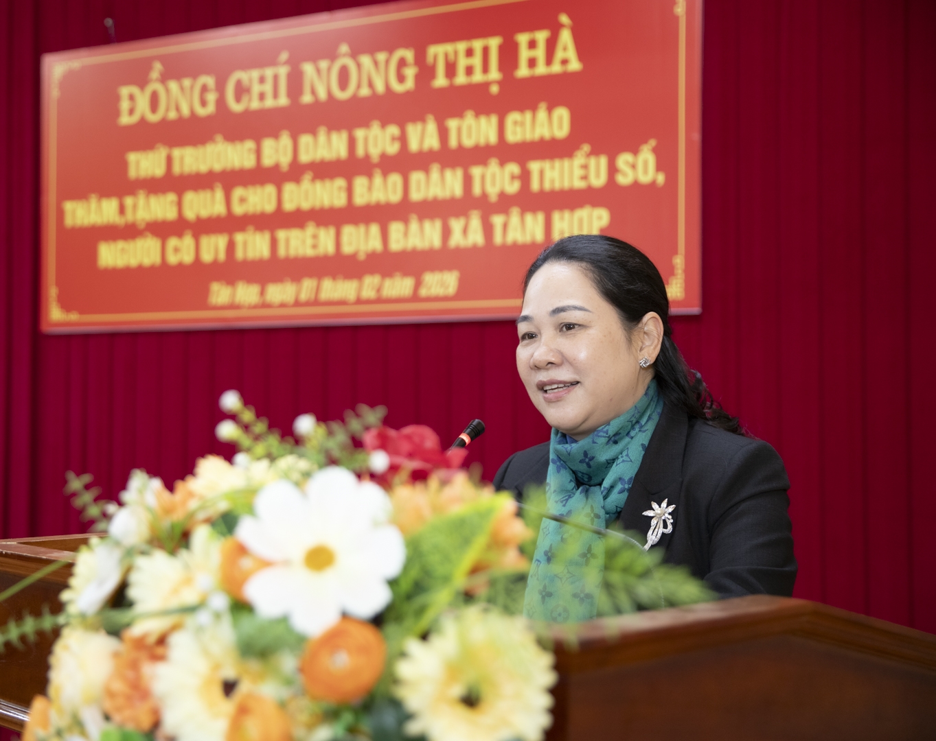 Thứ trưởng Nông Thị Hà phát biểu tại buổi trao quà xã Tân Hợp