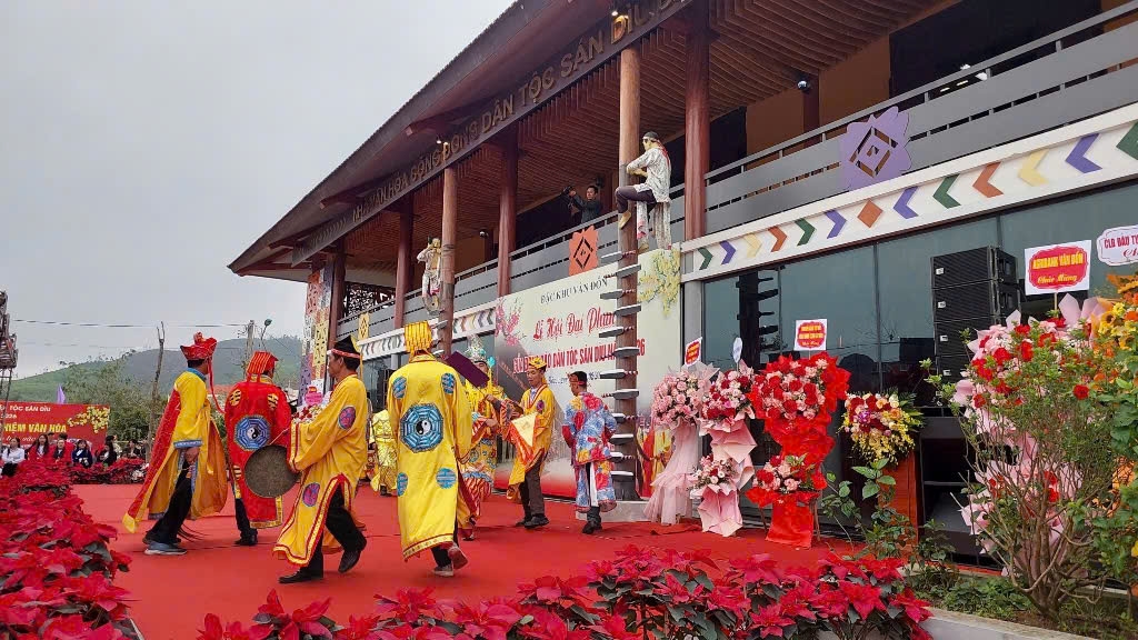 Múa hành quang tái hiện tại lễ hội Đại Phan