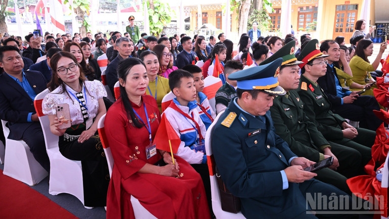 Các đại biểu tham dự buổi lễ. (Ảnh: Trần Hải) 