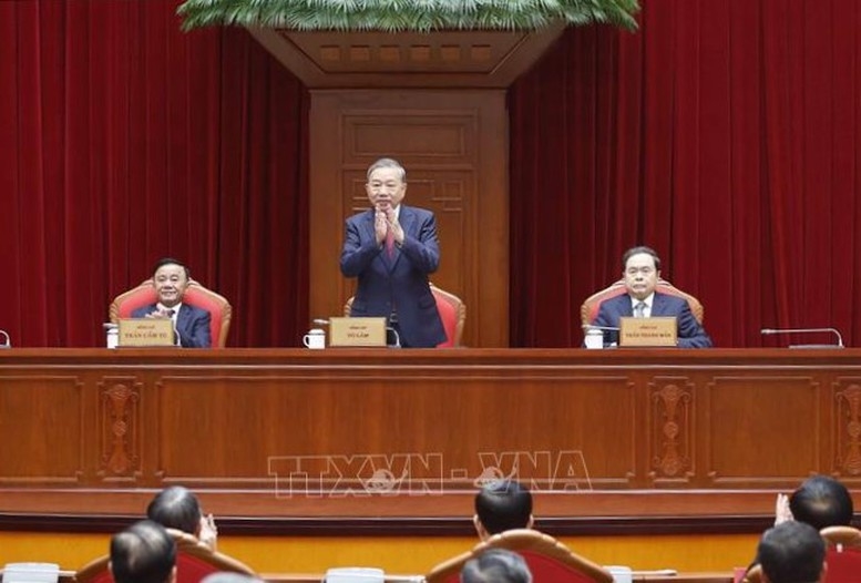 Tổng Bí thư Tô Lâm cùng Chủ tịch Quốc hội Trần Thanh Mẫn và Thường trực Ban Bí thư Trần Cẩm Tú đồng chủ trì cuộc gặp mặt - Ảnh: TTXVN