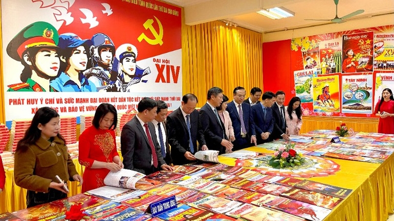 Nhiều ấn phẩm báo, tạp chí số Xuân đặc sắc được giới thiệu, trưng bày phục vụ độc giả.(Ảnh CTV)