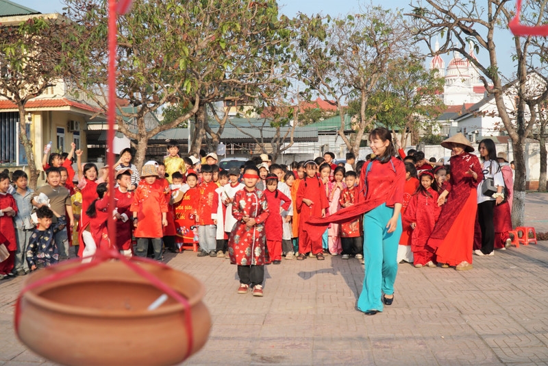 Trò chơi dân gian đập niêu đất