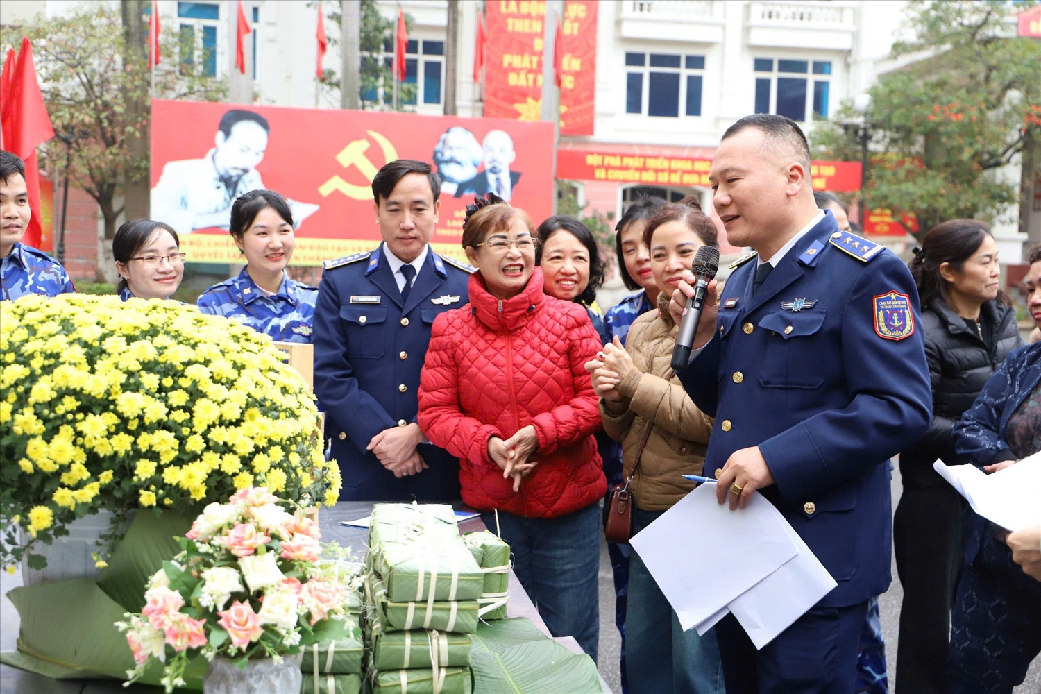 (TIN HẬU XIN NGOẠI GIAO - ĐÃ BT) Rộn ràng Hội thi gói bánh chưng xanh của Cảnh sát biển 5