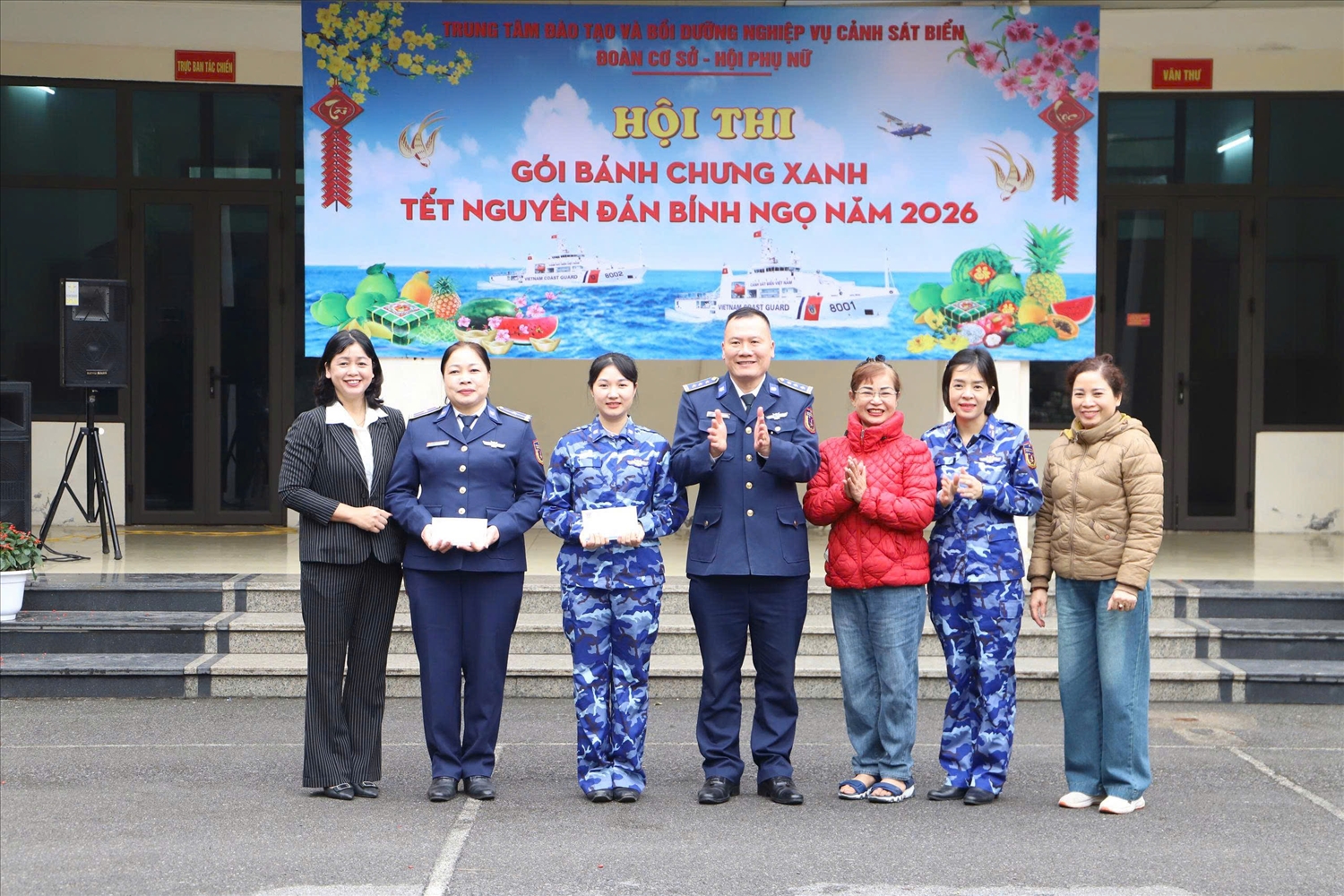 (TIN HẬU XIN NGOẠI GIAO - ĐÃ BT) Rộn ràng Hội thi gói bánh chưng xanh của Cảnh sát biển 6