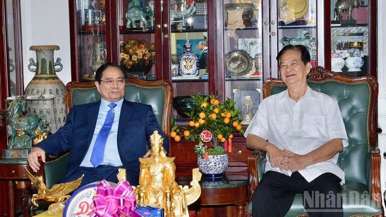Thủ tướng Chính phủ Phạm Minh Chính thăm, chúc Tết nguyên Thủ tướng Chính phủ Nguyễn Tấn Dũng. (Ảnh: THANH GIANG) 