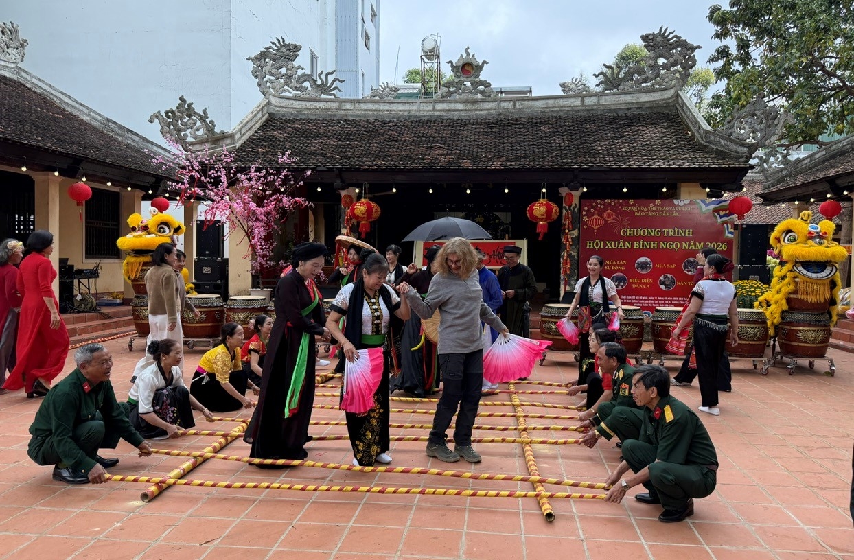 Em kg tin: Rộn ràng sắc Xuân trong ngôi đình trăm tuổi 9