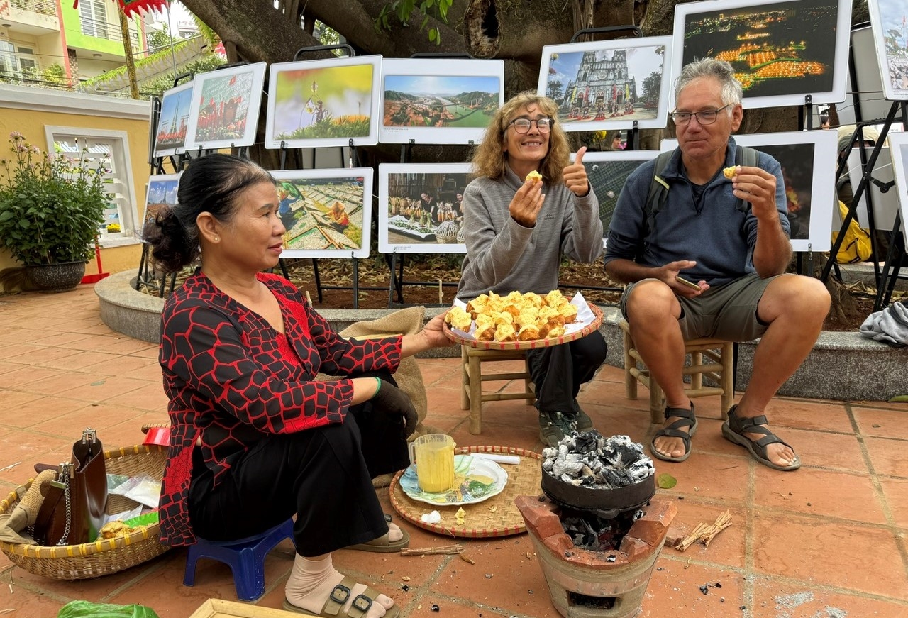 Em kg tin: Rộn ràng sắc Xuân trong ngôi đình trăm tuổi 11