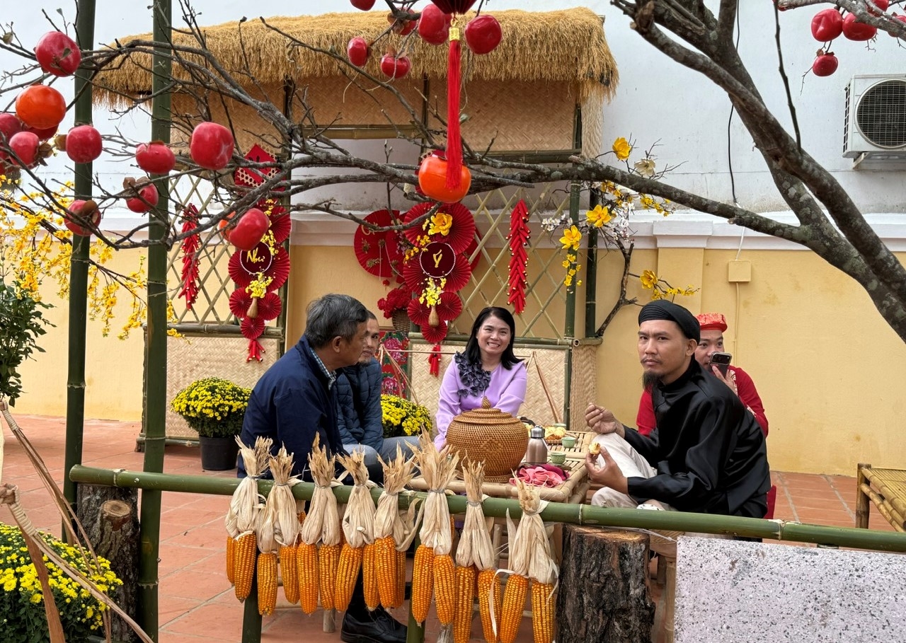 Em kg tin: Rộn ràng sắc Xuân trong ngôi đình trăm tuổi 12