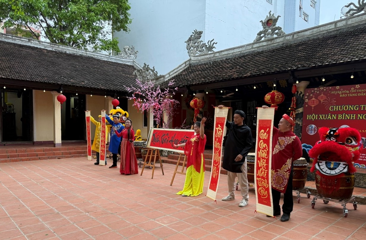 Em kg tin: Rộn ràng sắc Xuân trong ngôi đình trăm tuổi 2