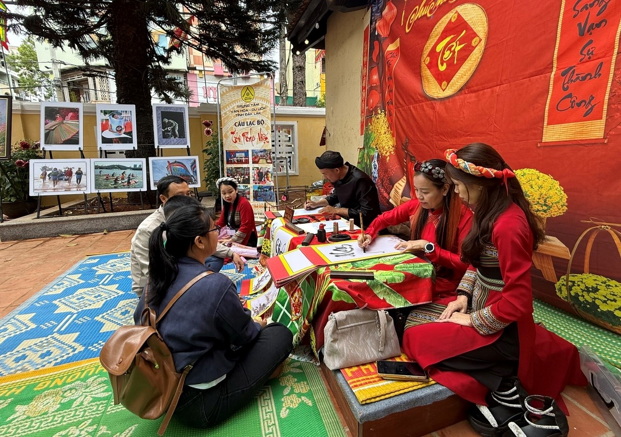 Em kg tin: Rộn ràng sắc Xuân trong ngôi đình trăm tuổi 3