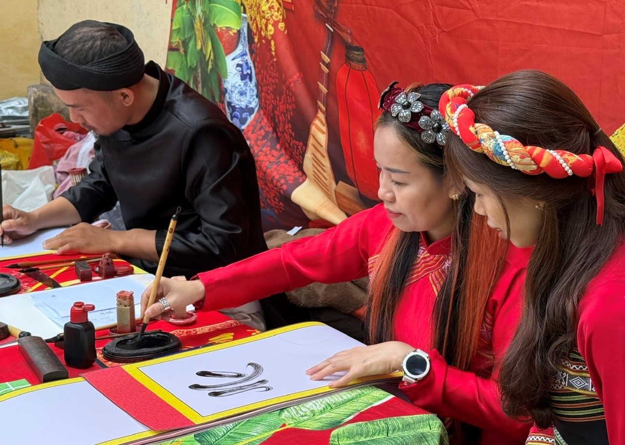 Em kg tin: Rộn ràng sắc Xuân trong ngôi đình trăm tuổi 4