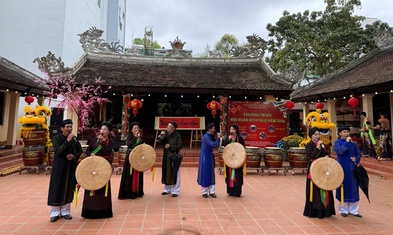 Em kg tin: Rộn ràng sắc Xuân trong ngôi đình trăm tuổi 6