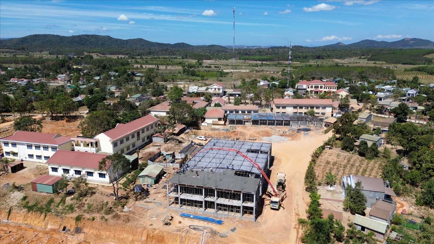 Công trình Trường phổ thông nội trú liên cấp TH – THCS xã Rờ Kơi được thi công đảm bảo theo tiến độ đề ra. (Ảnh: Ngọc Chí)