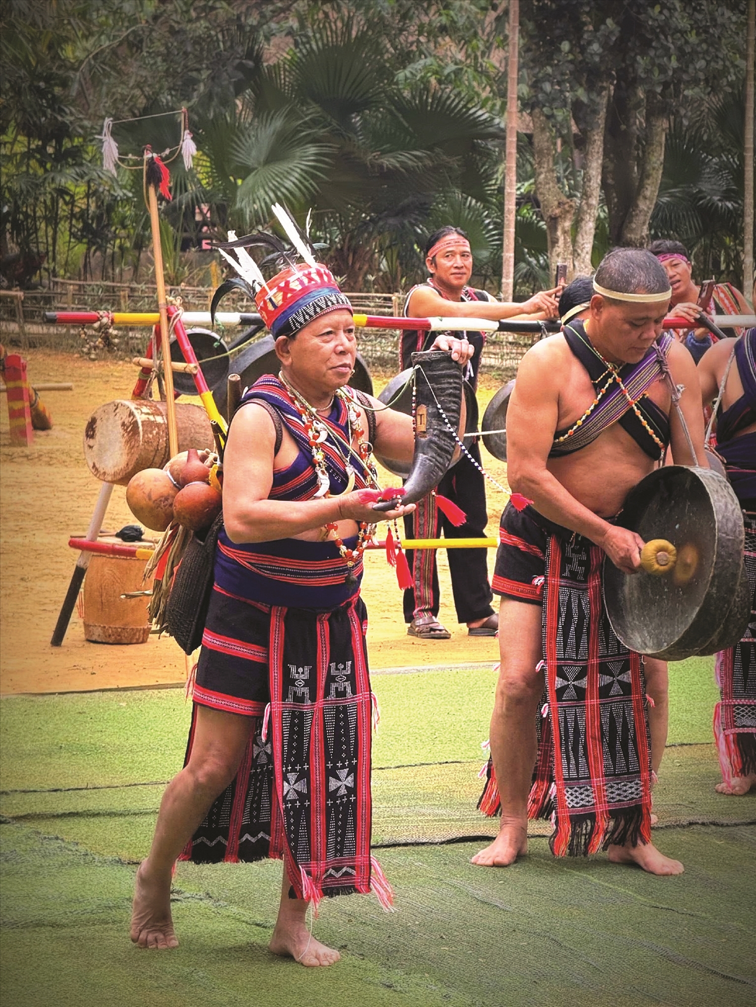 Nhờ già B’ríu Thiện, làng du lịch văn hóa Bhơ Hôồng trở thành điểm du lịch cộng đồng tiêu biểu thu hút nhiều du khách đến tham quan