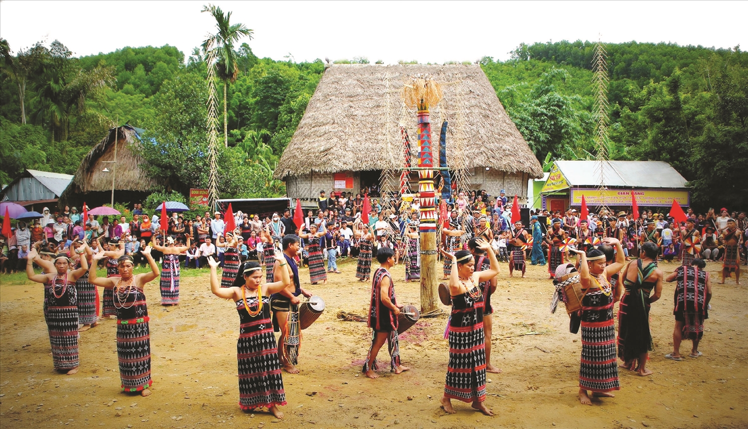 Nhờ già B’ríu Thiện, làng du lịch văn hóa Bhơ Hôồng trở thành điểm du lịch cộng đồng tiêu biểu thu hút nhiều du khách đến tham quan.