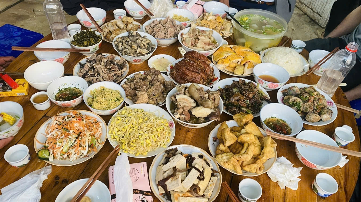 Mâm cỗ Tết sớm giản dị, ấm cúng