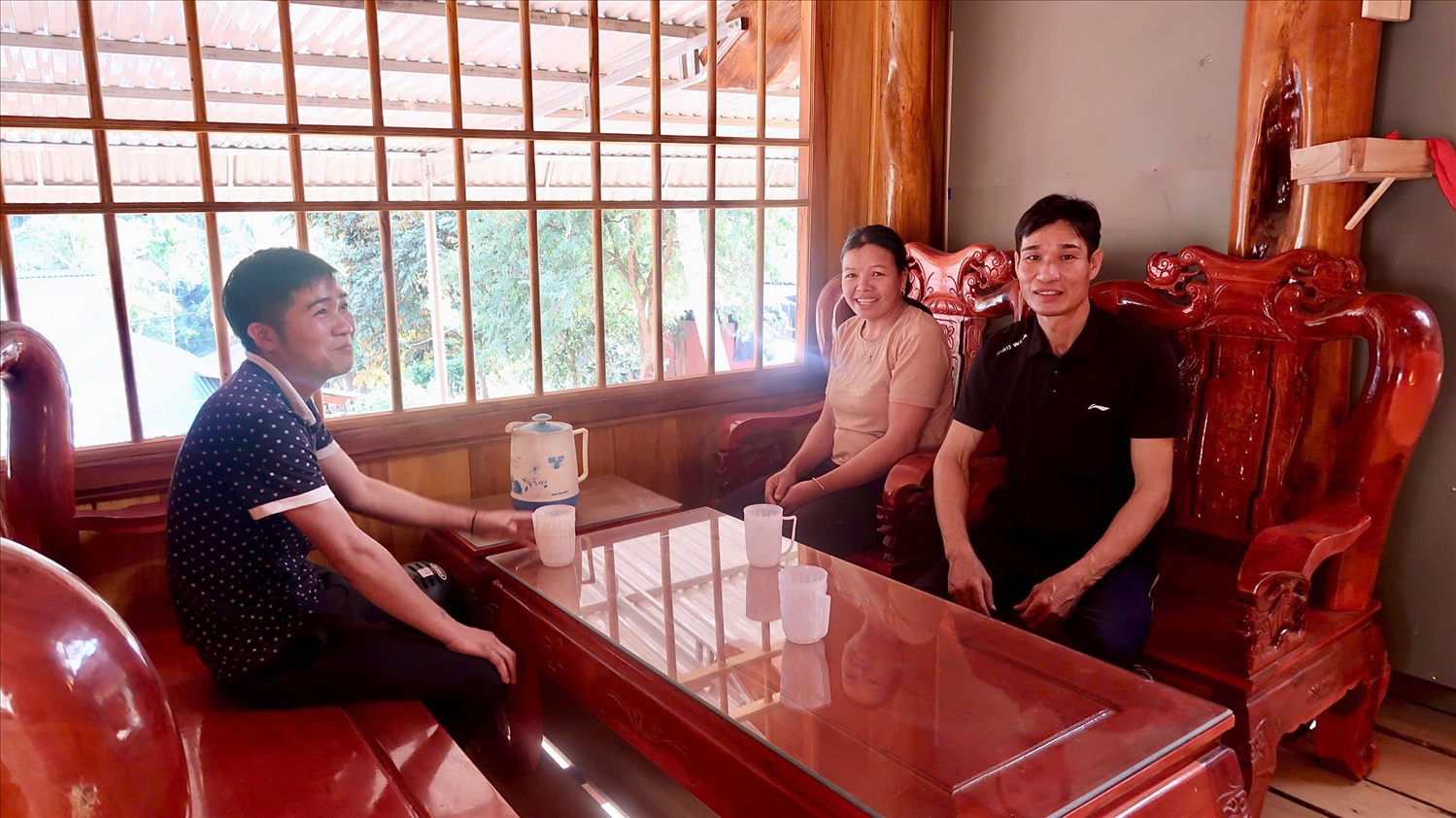 Niềm vui an cư trong ngôi nhà mới - Ảnh: T.H