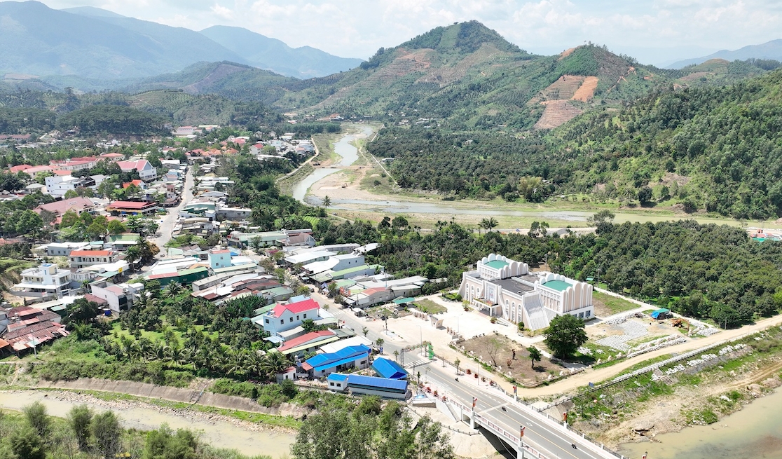 Diện mạo miền núi Khánh Hoà có nhiều khởi sắc. (Ảnh: T.N)