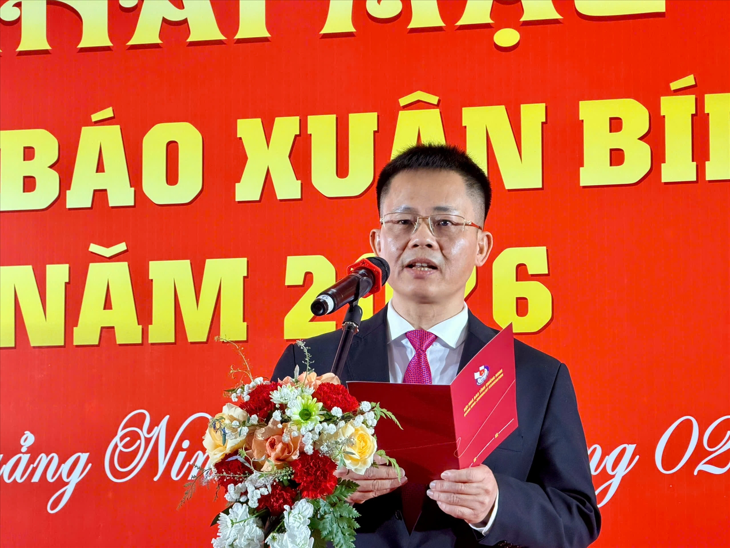 Phó Chủ tịch Thường trực Hội Nhà báo tỉnh Quảng Ninh Đỗ Ngọc Hà phát biểu tại lễ khai mạc