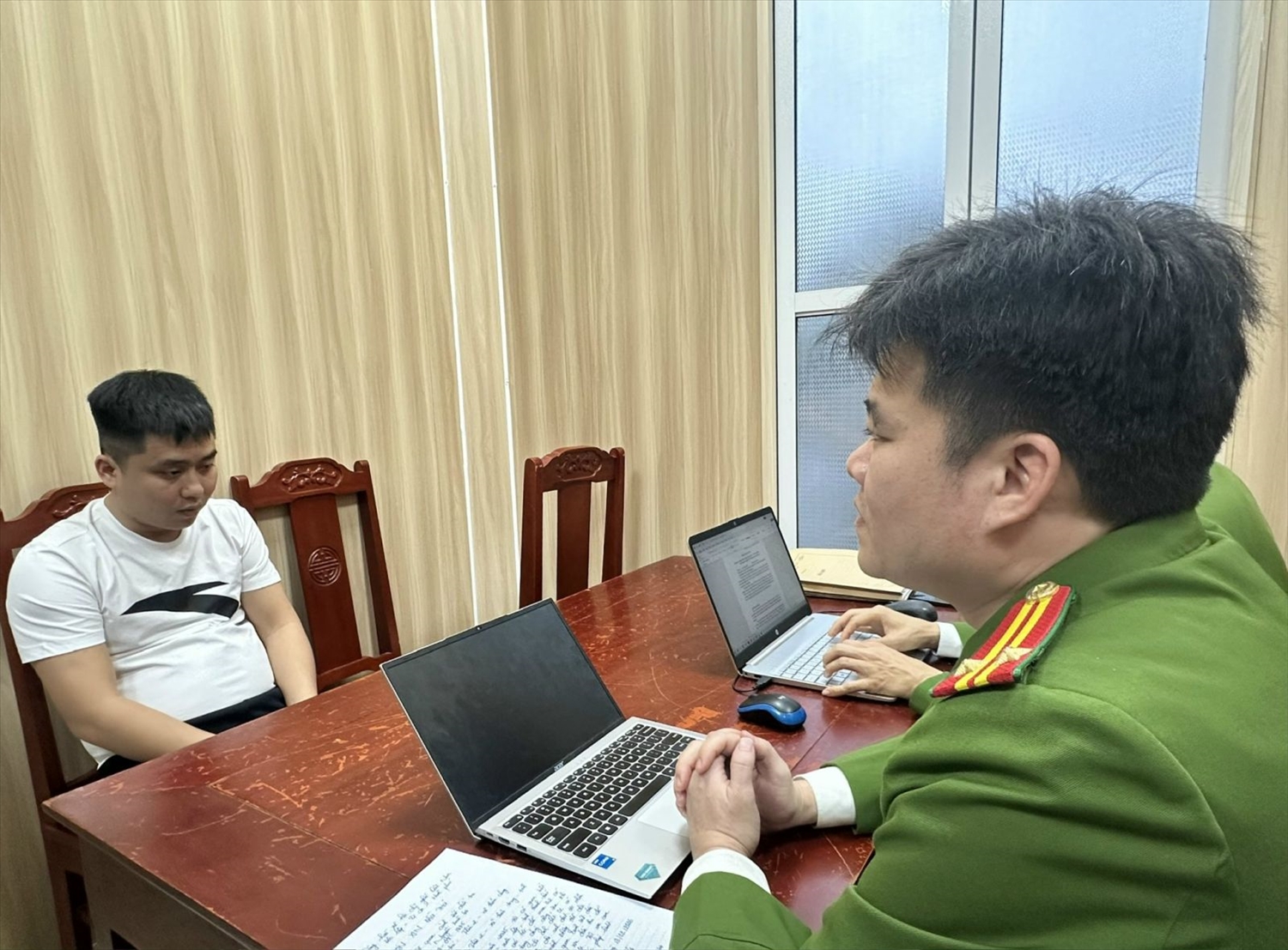 Đối tượng Nguyễn Doãn Sơn làm việc với Cơ quan Cảnh sát điều tra Công an tỉnh Thanh Hóa