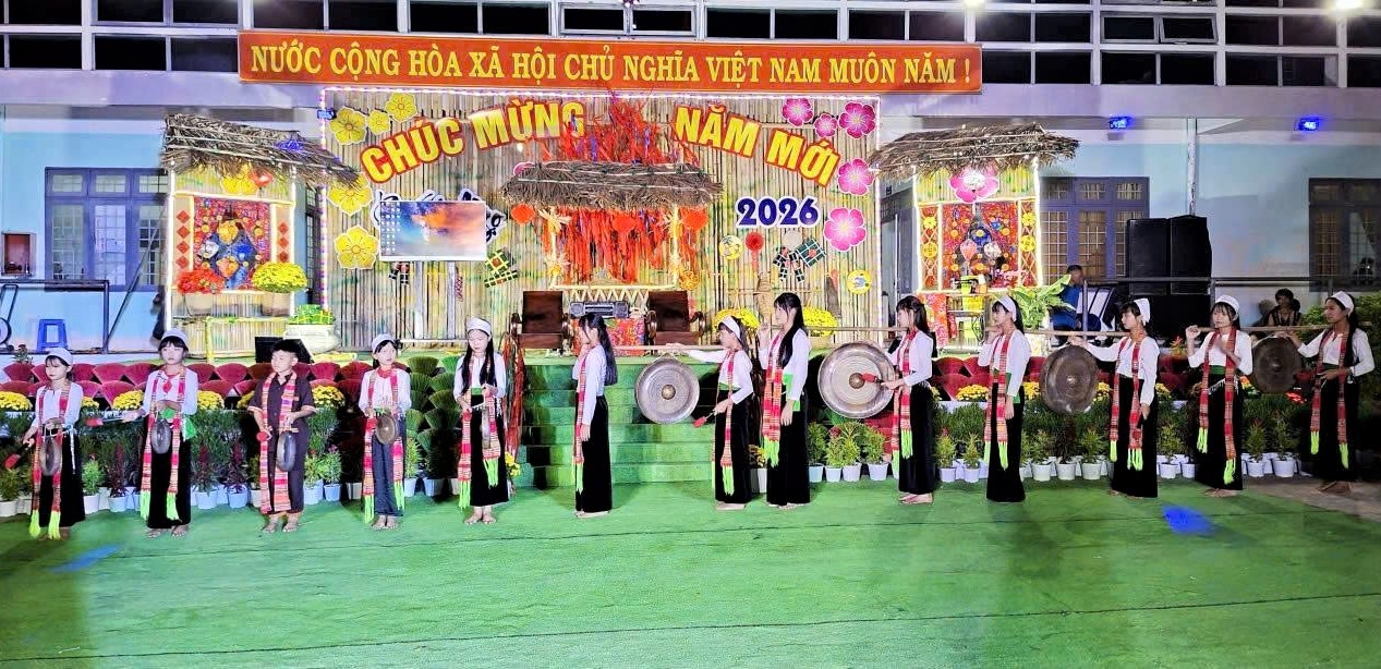 Tiết mục cồng chiêng của đội nghệ nhân dân tộc Mường