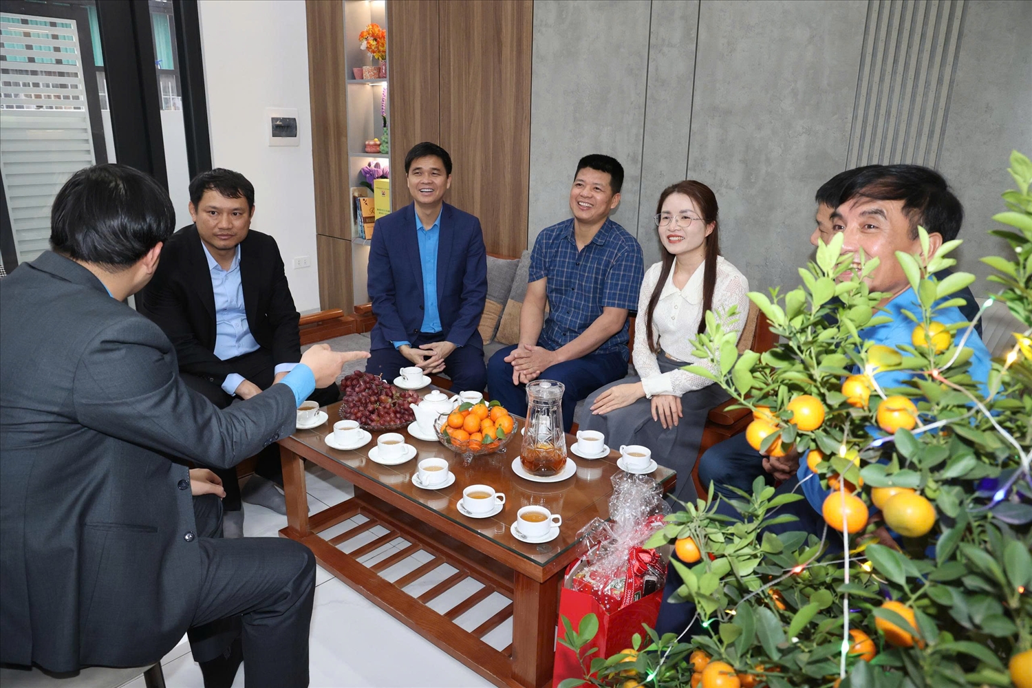 Lãnh đạo Tổng Liên đoàn lao động Việt Nam, Công đoàn than và Công ty than Hòn Gai chúc Tết gia đình công nhân