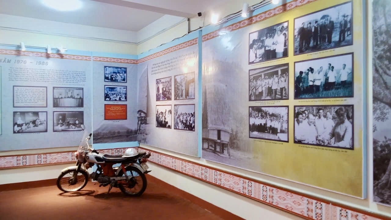 Những hiện vật, hình ảnh về thời bao cấp được trưng bày tại triển lãm