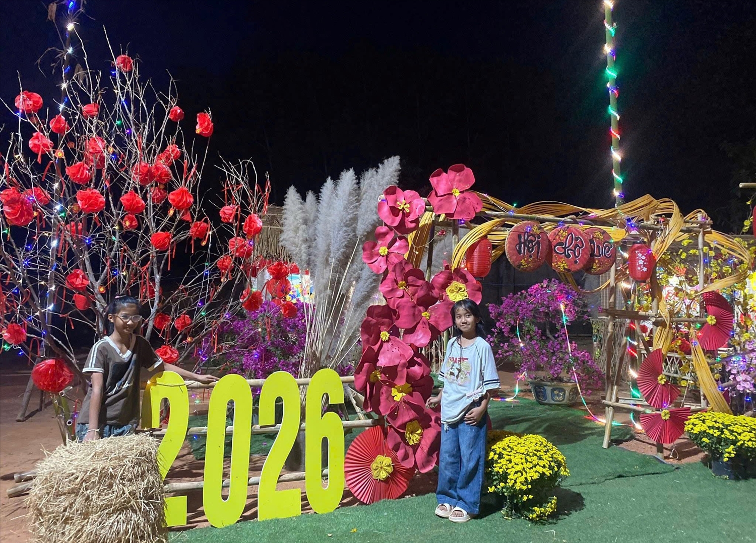 Không gian Chợ quê truyền thống do xã Sa Bình tổ chức đã trở thành điểm vui chơi của người dân trong dịp Tết Nguyên đán Bính Ngọ 2026