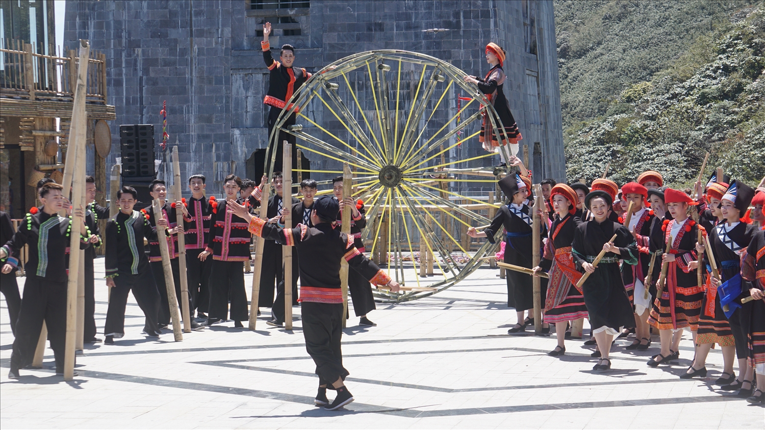 Nhiều hoạt động văn hóa, văn nghệ, thể thao được các địa phương trong tỉnh Lào Cai tổ chức phục vụ du khách trong dịp Tết 2026 (Ảnh Trọng Bảo)