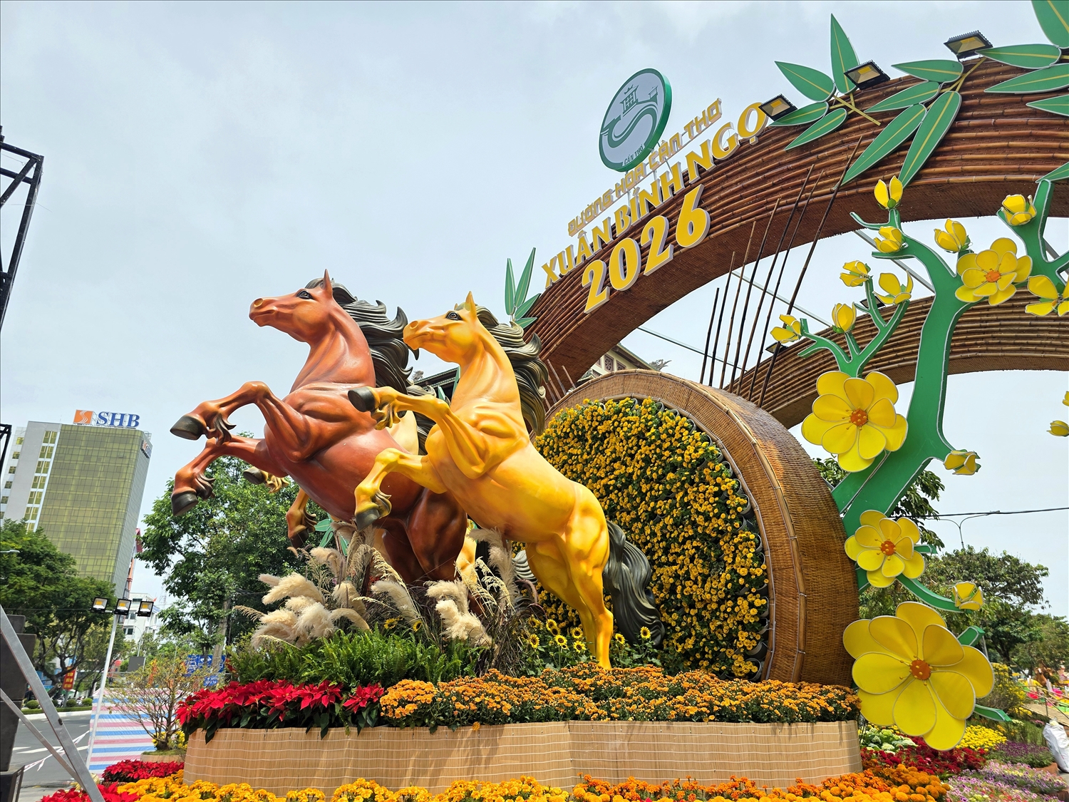 Linh vật ngựa tại đường hoa Cần Thơ. (Ảnh: Trung Phạm)