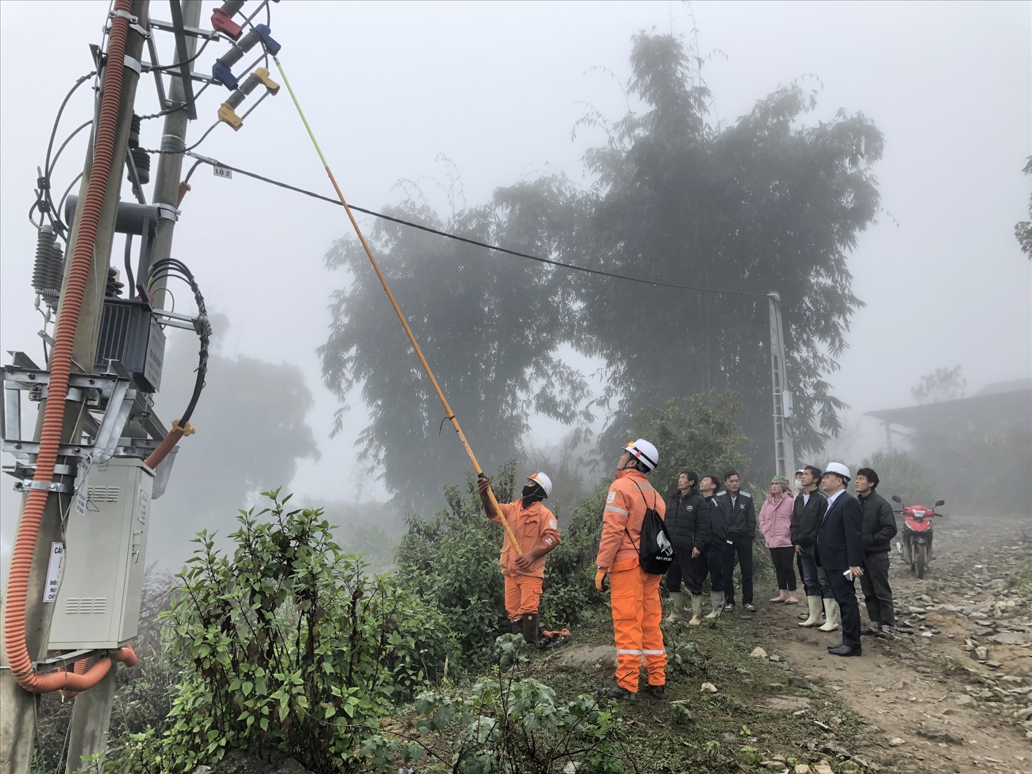 Thêm 8 thôn bản vùng cao Lào Cai có điện lưới quốc gia trước Tết Nguyên đán (Ảnh Trọng Bảo)