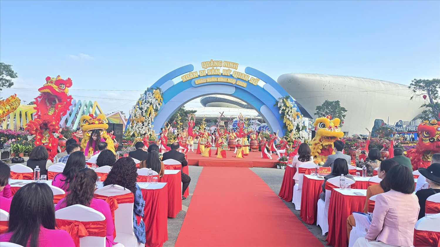 Toàn cảnh lễ khai mạc Đại lộ hoa và công nghệ ánh sáng "Xuân di sản, kỳ quan số"