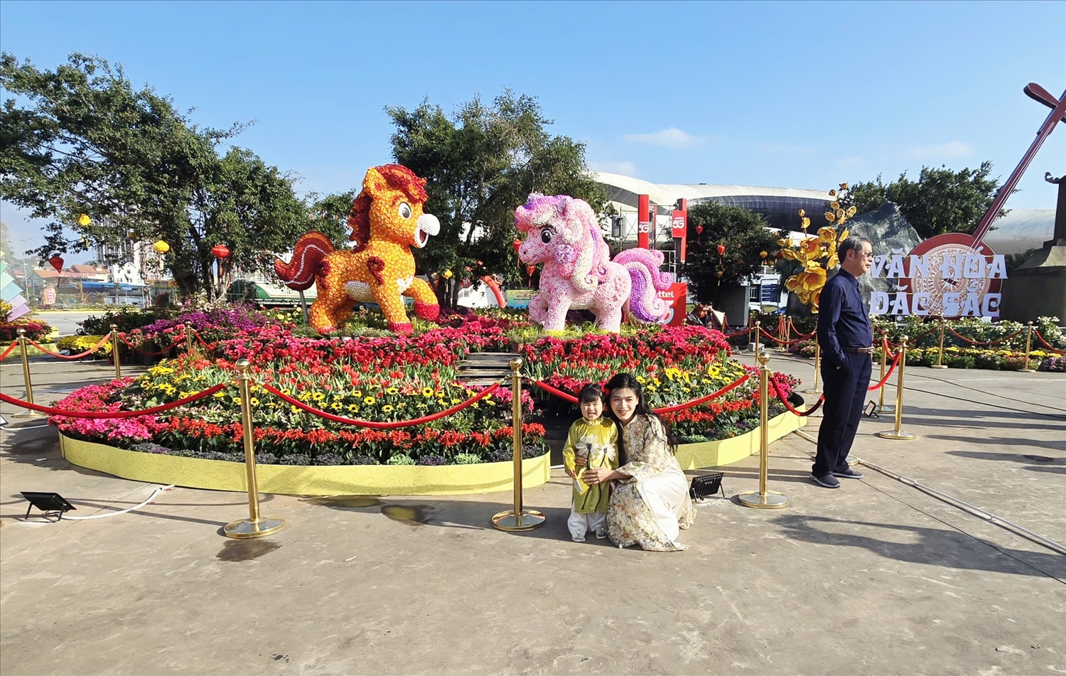 Nhiều góc chụp đẹp được chọn để làm bộ ảnh đẹp dịp Tết