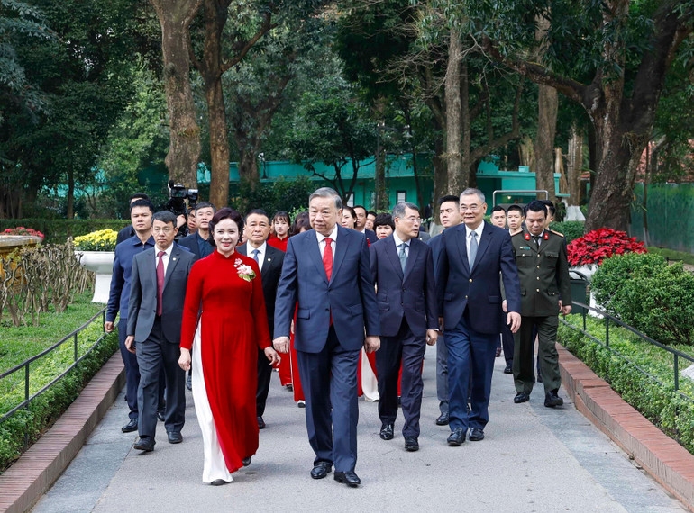 Tổng Bí thư Tô Lâm tại Khu di tích Chủ tịch Hồ Chí Minh trong Phủ Chủ tịch. (Ảnh: Thống Nhất/ TTXVN) 