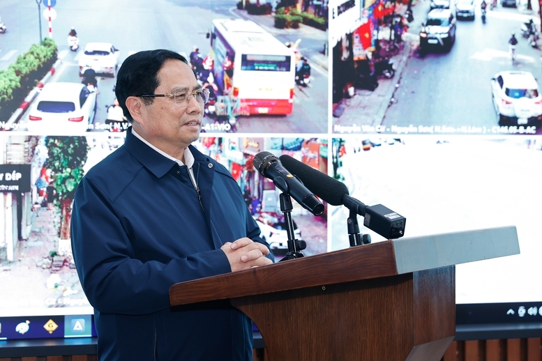 Thủ tướng Phạm Minh Chính chúc Tết và giao nhiệm vụ cho lực lượng cảnh sát giao thông - Ảnh: VGP/Nhật Bắc