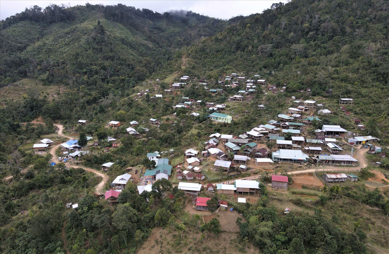 Điện lưới quốc gia đã về đến cụm dân cư 3B ở thôn Tu Thôn, xã Măng Bút, tỉnh Quảng Ngãi