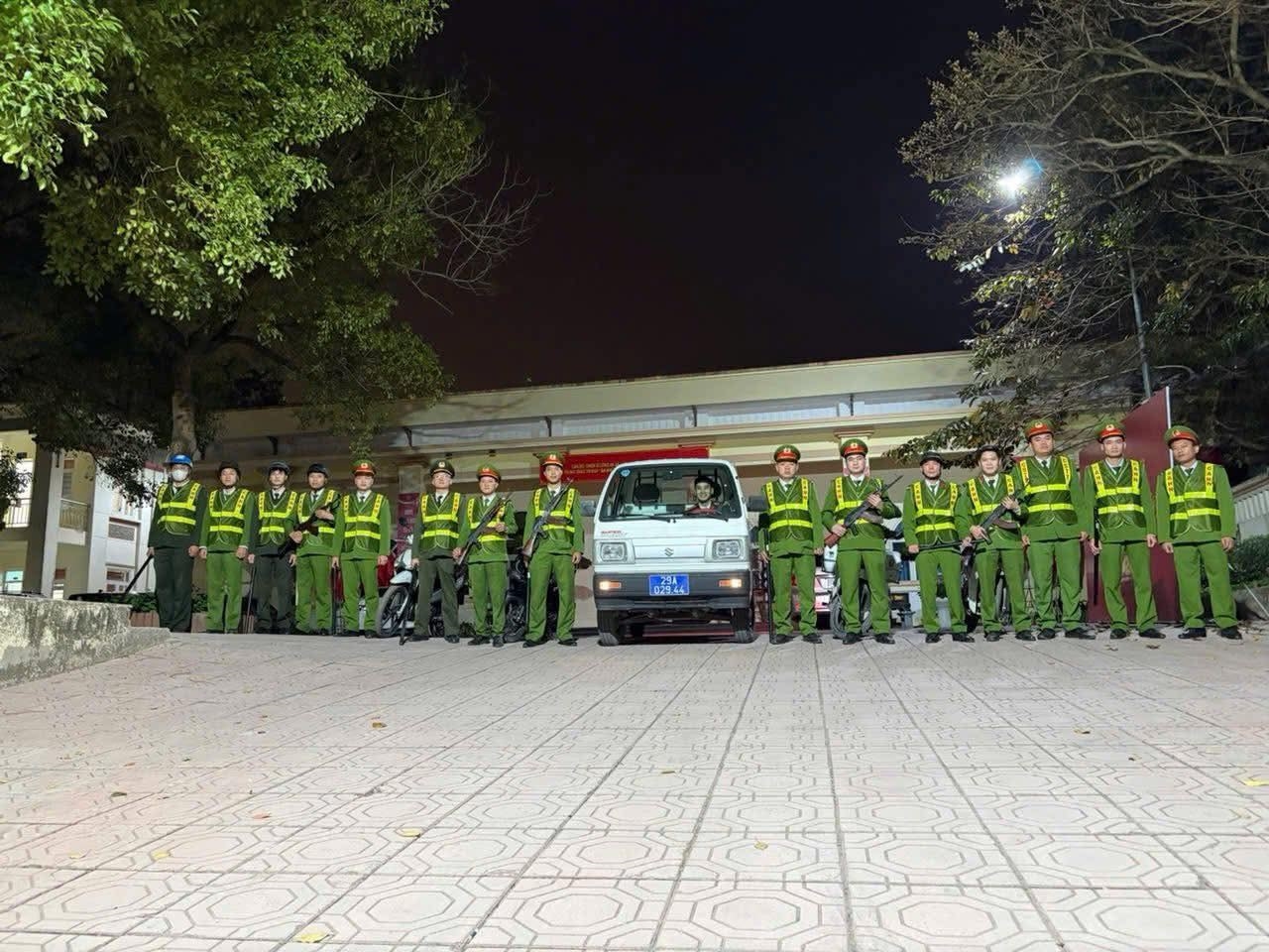 Công an xã An Khánh (Hà Nội) ứng trực 100%, tuần tra xuyên đêm, bảo vệ sự bình yên tuyệt đối cho người dân vui Tết.